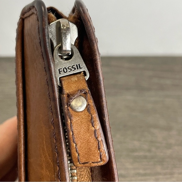 Fossil Brown and Cream Patterned Wallet. Pre-owned. Leather/cloth. - Picture 5 of 9